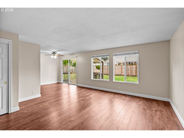 657 61ST St, Springfield, OR 97478