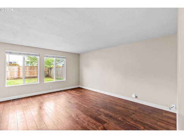 657 61ST St, Springfield, OR 97478