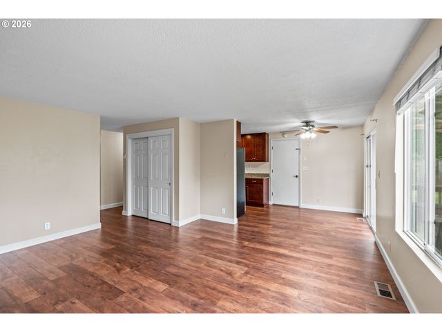 657 61ST St, Springfield, OR 97478