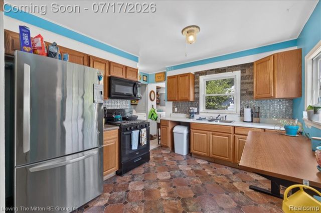 21847 Fenster Street, Belleville, MI 48111