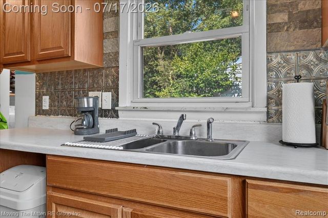 21847 Fenster Street, Belleville, MI 48111