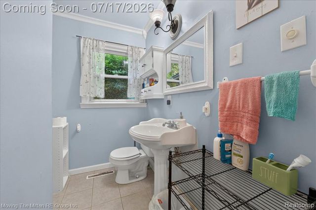 21847 Fenster Street, Belleville, MI 48111