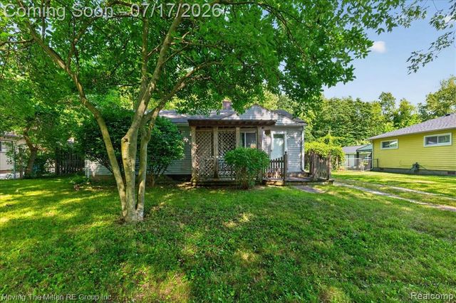 21847 Fenster Street, Belleville, MI 48111