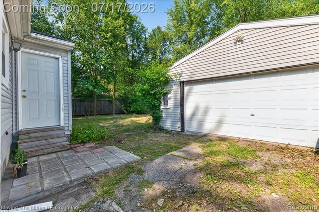 21847 Fenster Street, Belleville, MI 48111