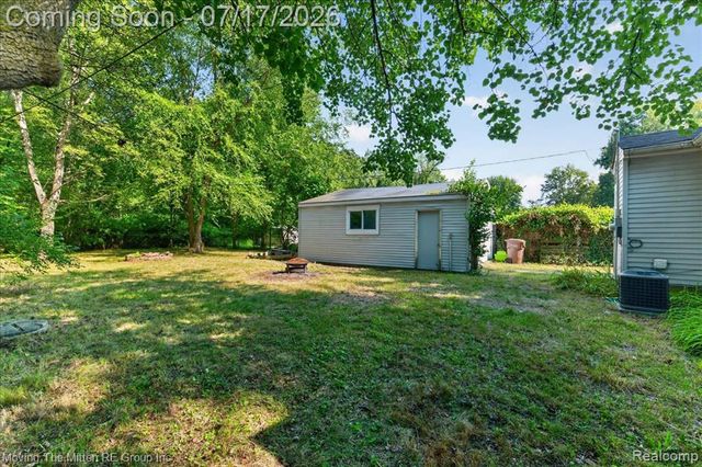 21847 Fenster Street, Belleville, MI 48111