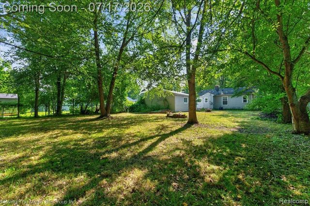21847 Fenster Street, Belleville, MI 48111