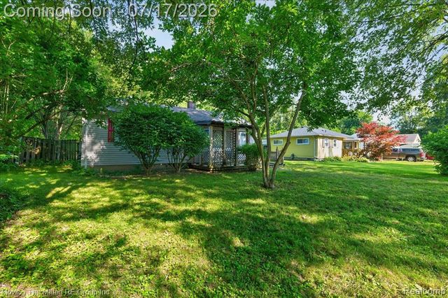 21847 Fenster Street, Belleville, MI 48111