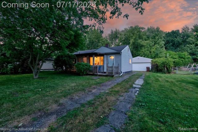 21847 Fenster Street, Belleville, MI 48111