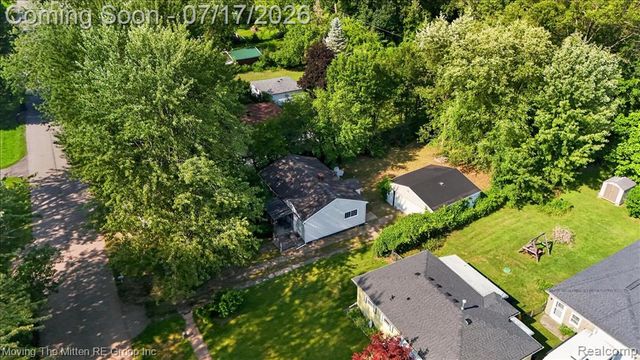 21847 Fenster Street, Belleville, MI 48111