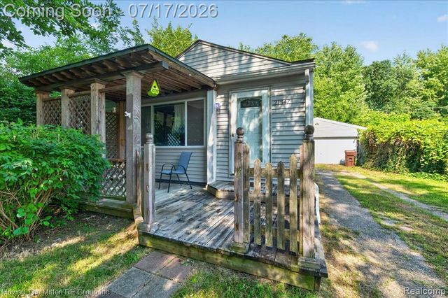 21847 Fenster Street, Belleville, MI 48111