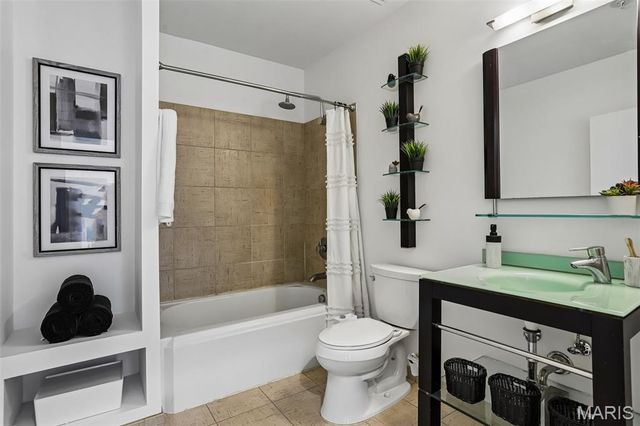 4100 Forest Park Avenue 304, St Louis, MO 63108