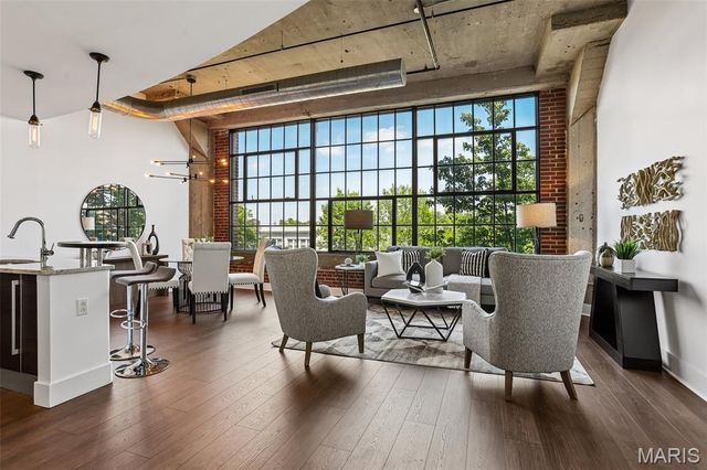 4100 Forest Park Avenue 304, St Louis, MO 63108