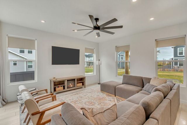 867 N 2125 W, Layton, UT 84041