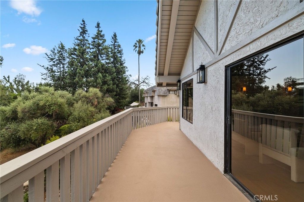 Image 23 of property listing at 275 Fairview Road, Ojai, CA 93023