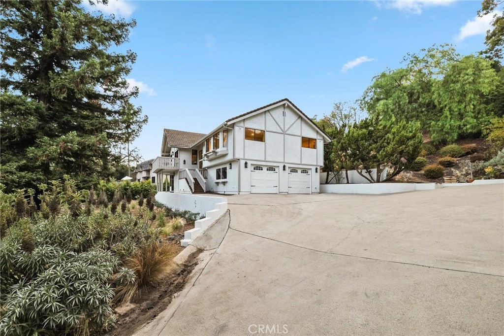 Image 3 of property listing at 275 Fairview Road, Ojai, CA 93023