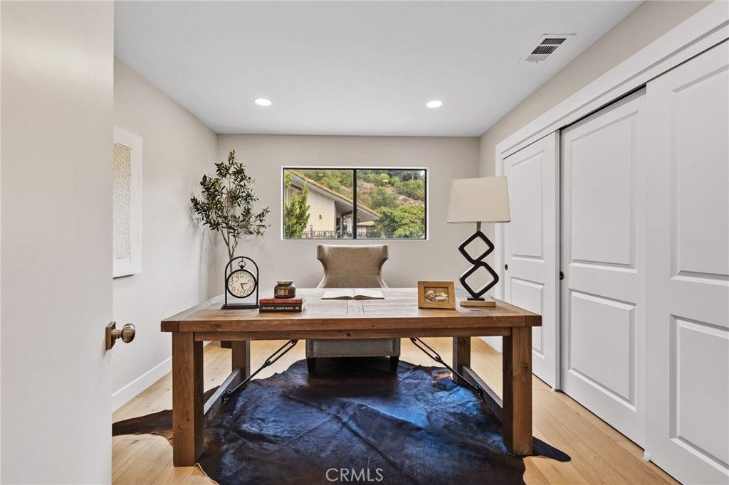 Image 36 of property listing at 275 Fairview Road, Ojai, CA 93023