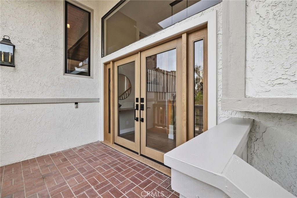 Image 4 of property listing at 275 Fairview Road, Ojai, CA 93023