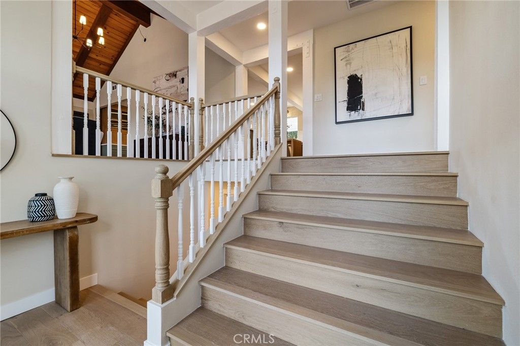 Image 6 of property listing at 275 Fairview Road, Ojai, CA 93023