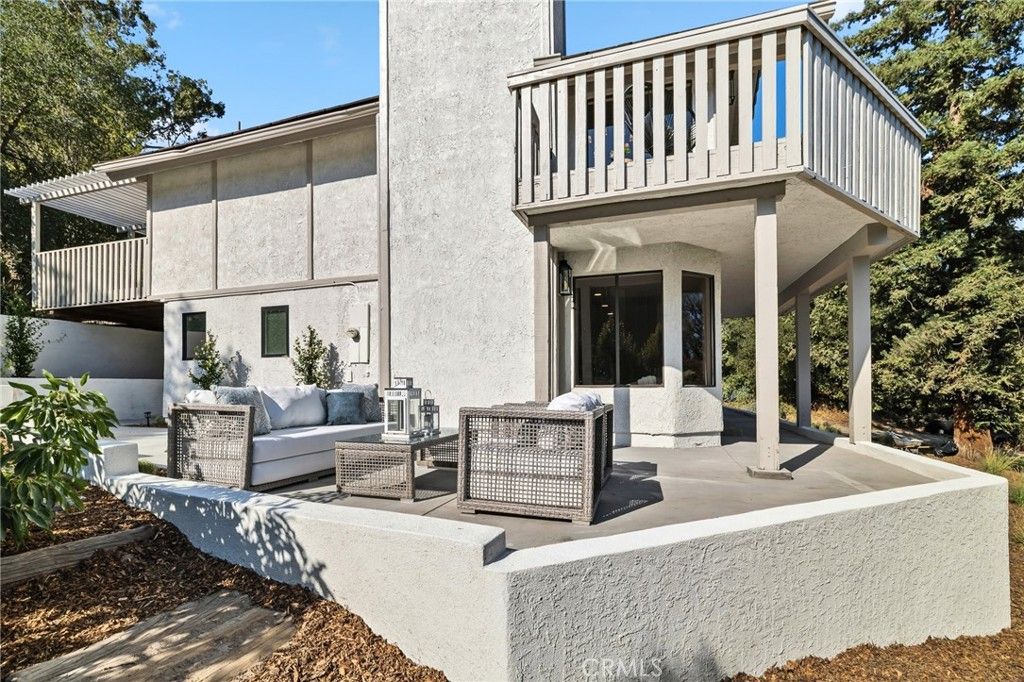 Image 60 of property listing at 275 Fairview Road, Ojai, CA 93023