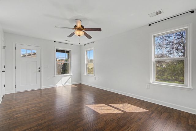 25 Dedmon St, Lebanon, TN 37087