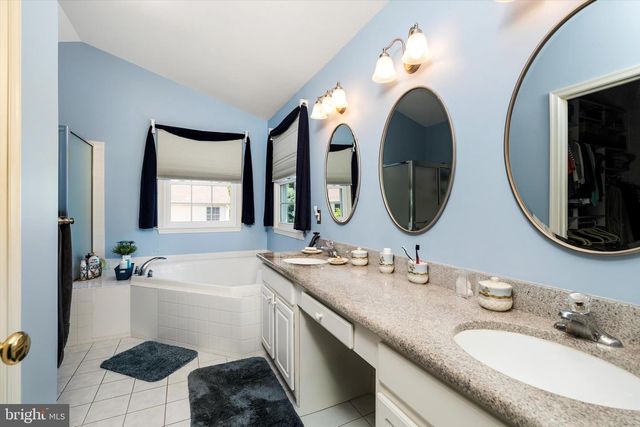 4 BAY HILL CT, Westampton, NJ 08060