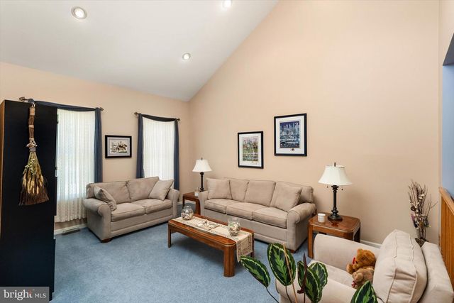 4 BAY HILL CT, Westampton, NJ 08060