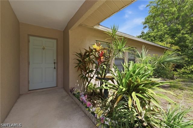 5681 Bur Oaks LN, Naples, FL 34119