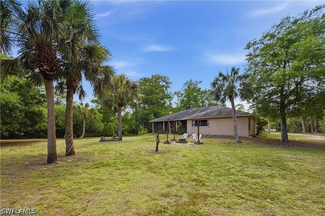 5681 Bur Oaks LN, Naples, FL 34119