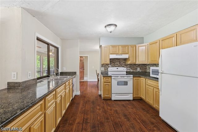 5681 Bur Oaks LN, Naples, FL 34119