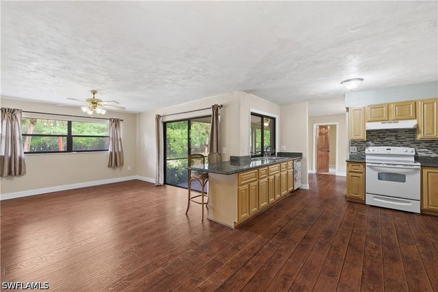 5681 Bur Oaks LN, Naples, FL 34119