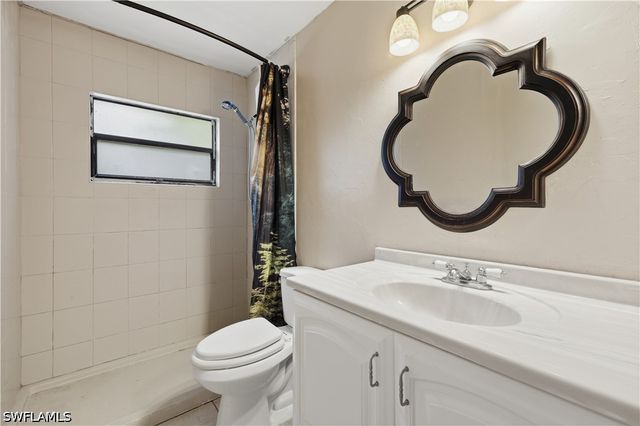 5681 Bur Oaks LN, Naples, FL 34119