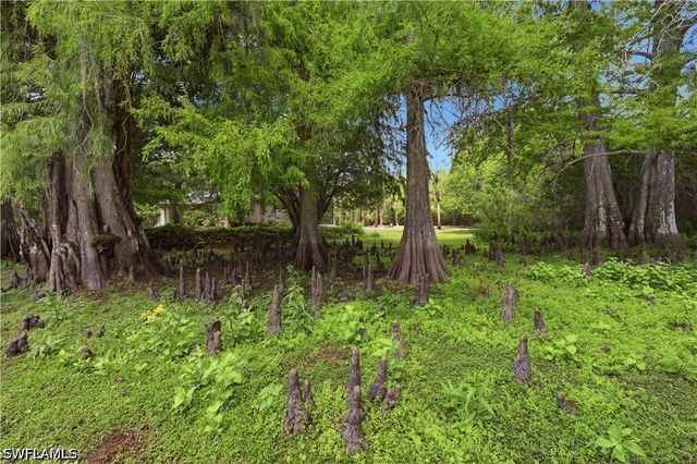 5681 Bur Oaks LN, Naples, FL 34119