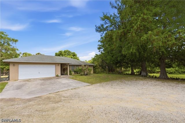 5681 Bur Oaks LN, Naples, FL 34119