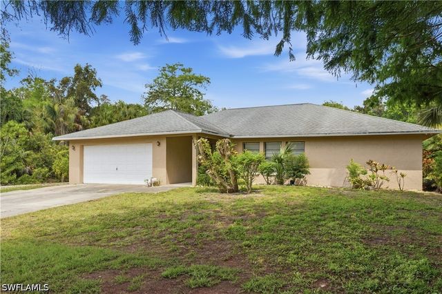 5681 Bur Oaks LN, Naples, FL 34119