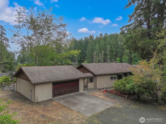 5470 E Grapeview Loop Road, Allyn, WA 98524