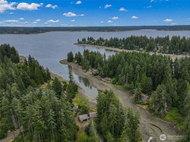 5470 E Grapeview Loop Road, Allyn, WA 98524