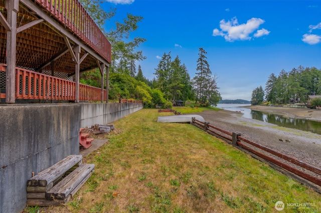 5470 E Grapeview Loop Road, Allyn, WA 98524