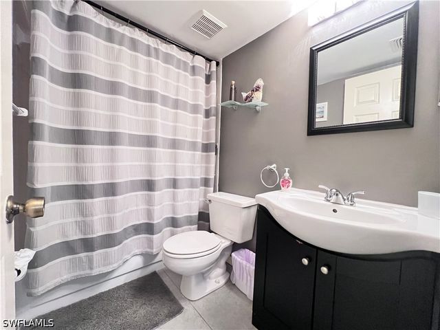 717 Landover CIR 103, Naples, FL 34104