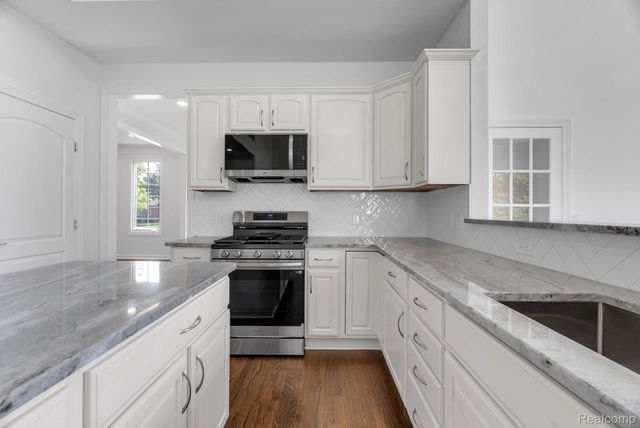 2032 Tradition Drive, Canton Charter Township, MI 48187