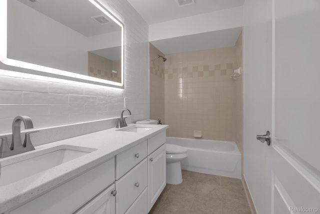 2032 Tradition Drive, Canton Charter Township, MI 48187