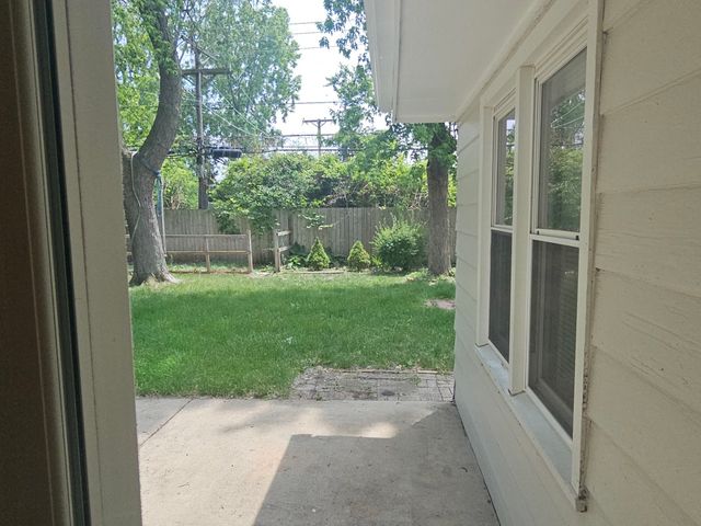 63 W Manchester Drive, Wheeling, IL 60090