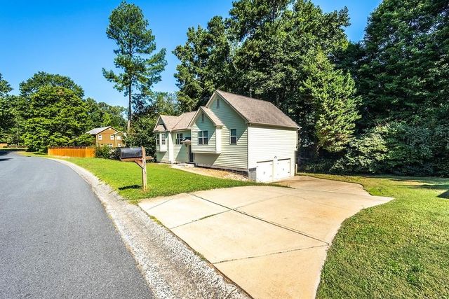 3907 Robin Court, Acworth, GA 30101