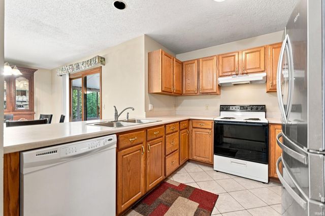1310 Canal Ridge Drive, New Haven, IN 46774