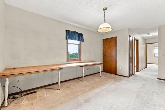 1310 Canal Ridge Drive, New Haven, IN 46774