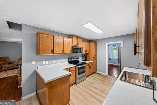 1458 Whispering Pines Drive, Toccoa, GA 30577