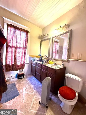 115 S Thomas St, Elberton, GA 30635