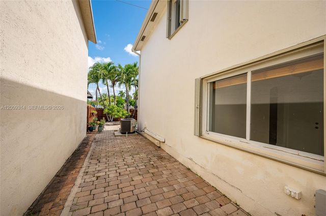 13753 SW 160th Ter, Miami, FL 33177