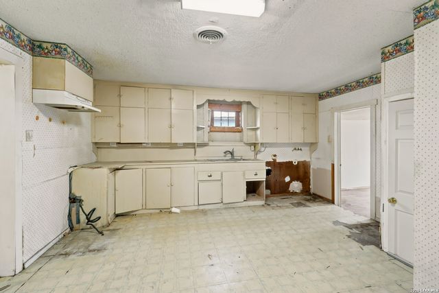 1401 Santa Barbara, San Antonio, TX 78201