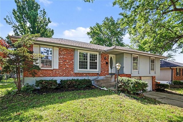 11047 Spring Valley Road, Kansas City, MO 64134