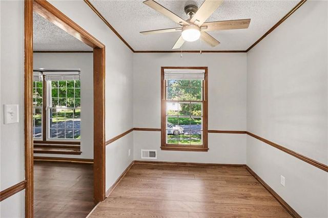 11047 Spring Valley Road, Kansas City, MO 64134